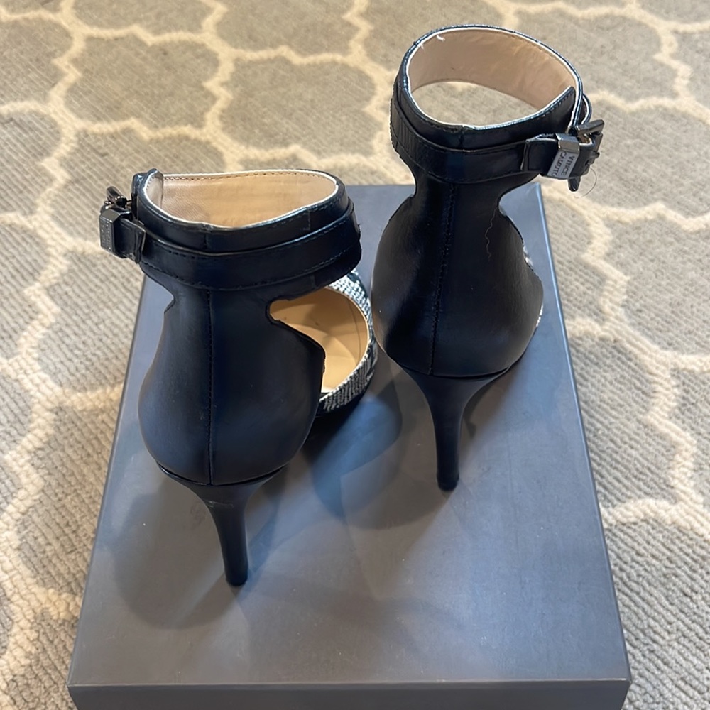 Vince Camuto Size 7 1/2 Heels - Picture 3 of 4